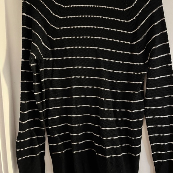 Gap striped white and black shirt - Picture 2 of 2